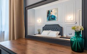Luxury & Unique - Top Center Apt. - 3Bdr & 2 Baths